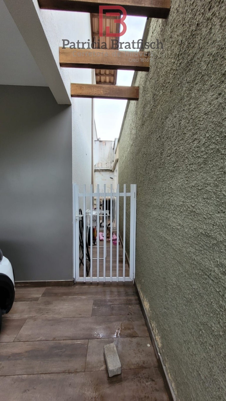 Passagem lateral/canil