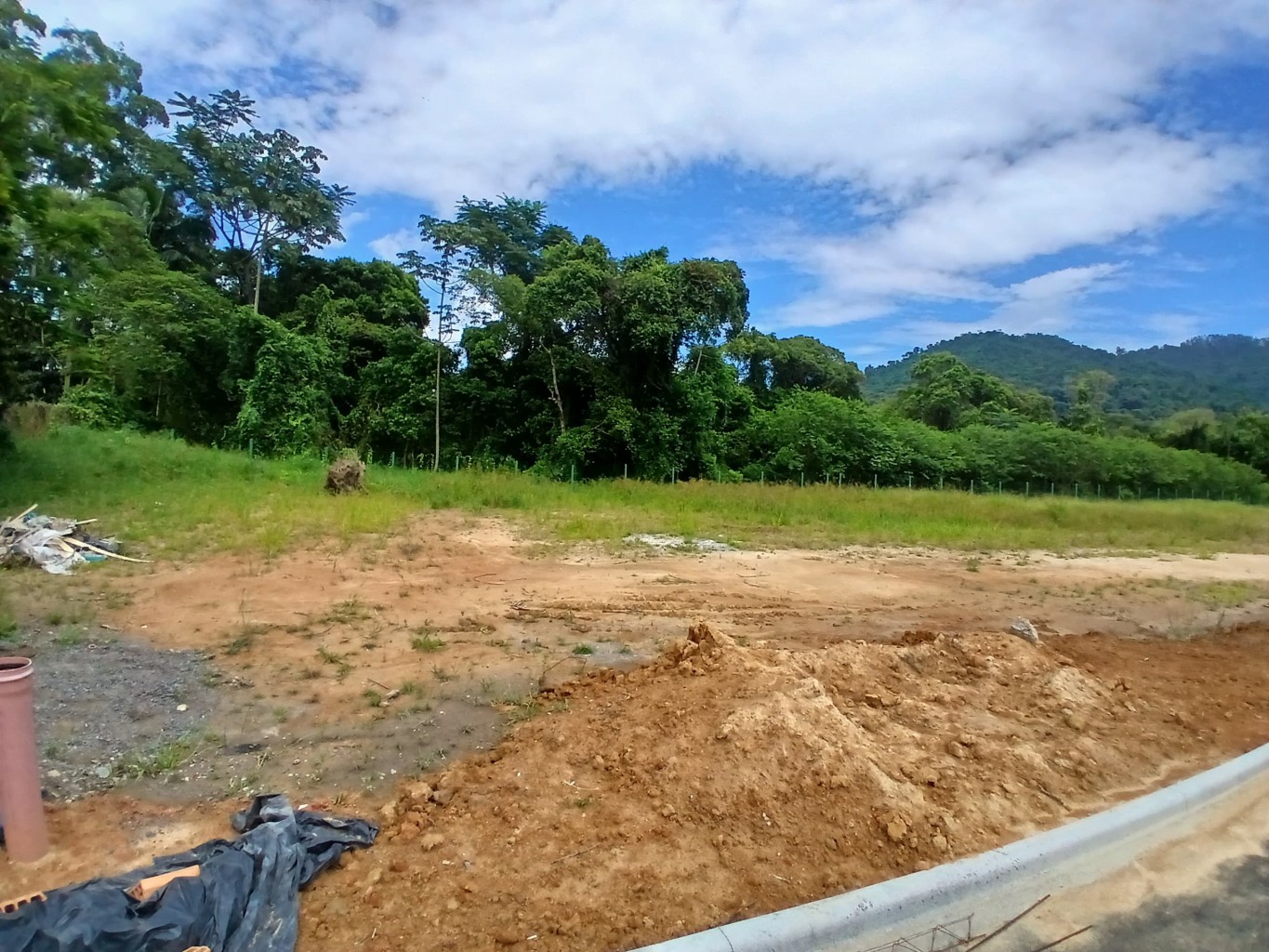 Terreno com 300m em Condomínio fechado no Bairro Warnow. - foto 1