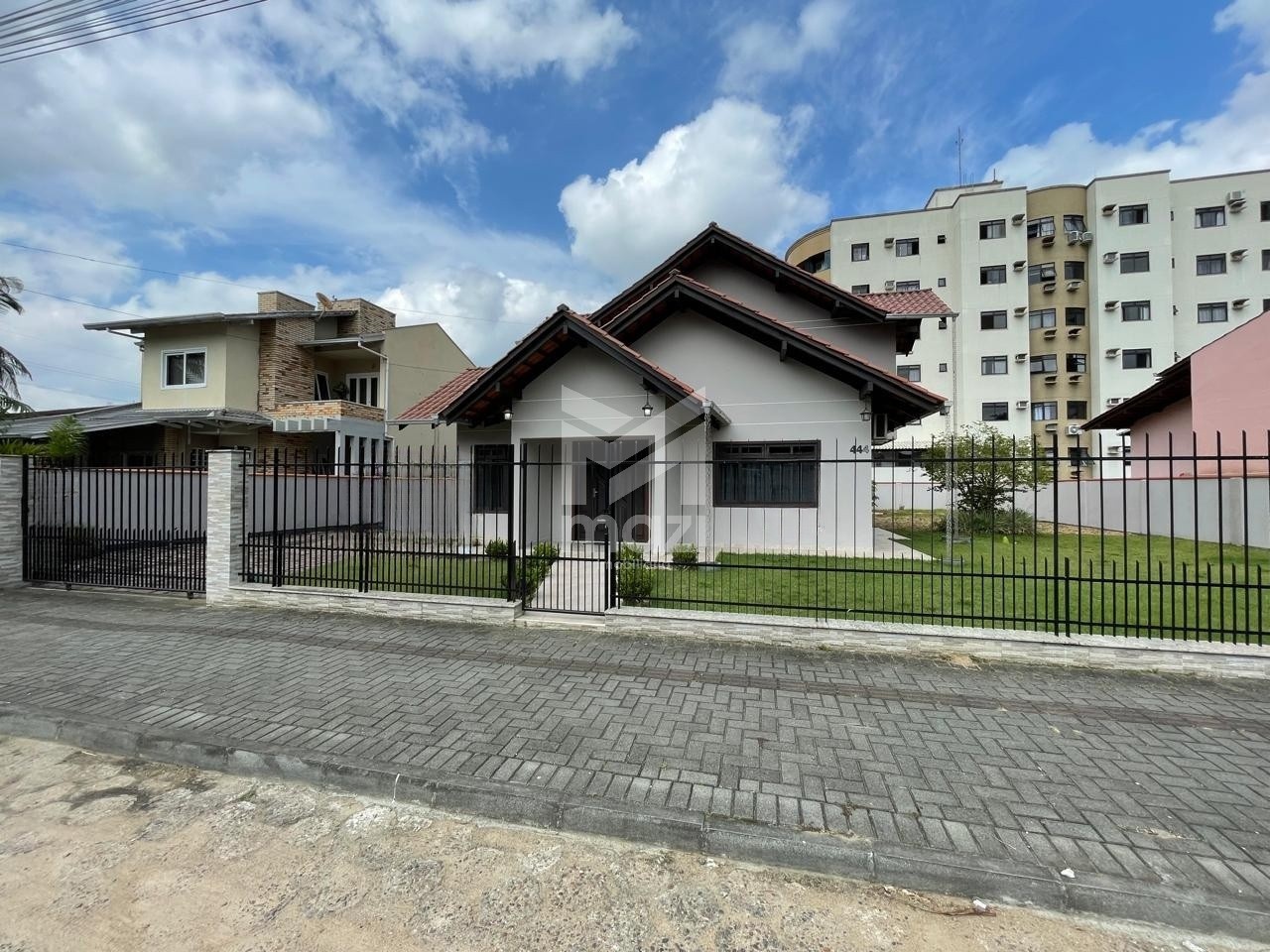 Excelente oportunidade, casa com 3 quartos e com 169,00 m na Avenida Pioneiros. — foto 4