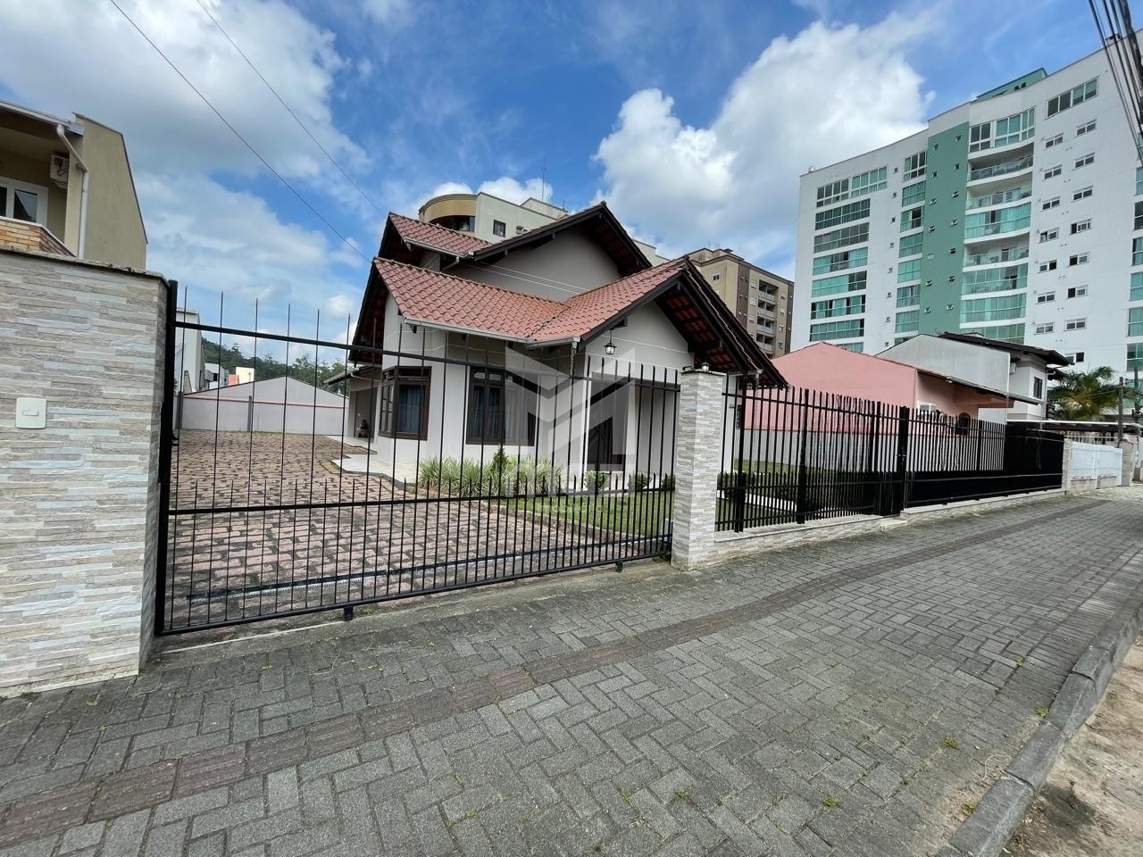 Excelente oportunidade, casa com 3 quartos e com 169,00 m na Avenida Pioneiros. — foto 3