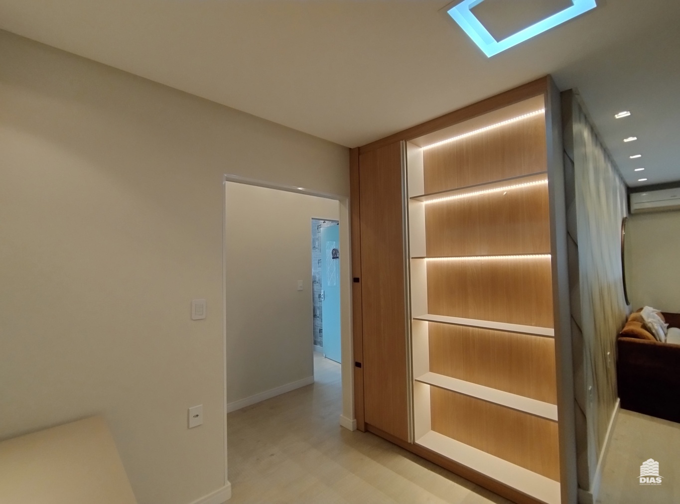 Se encante com esta belíssima residência no Centro de Rodeio! — foto 4