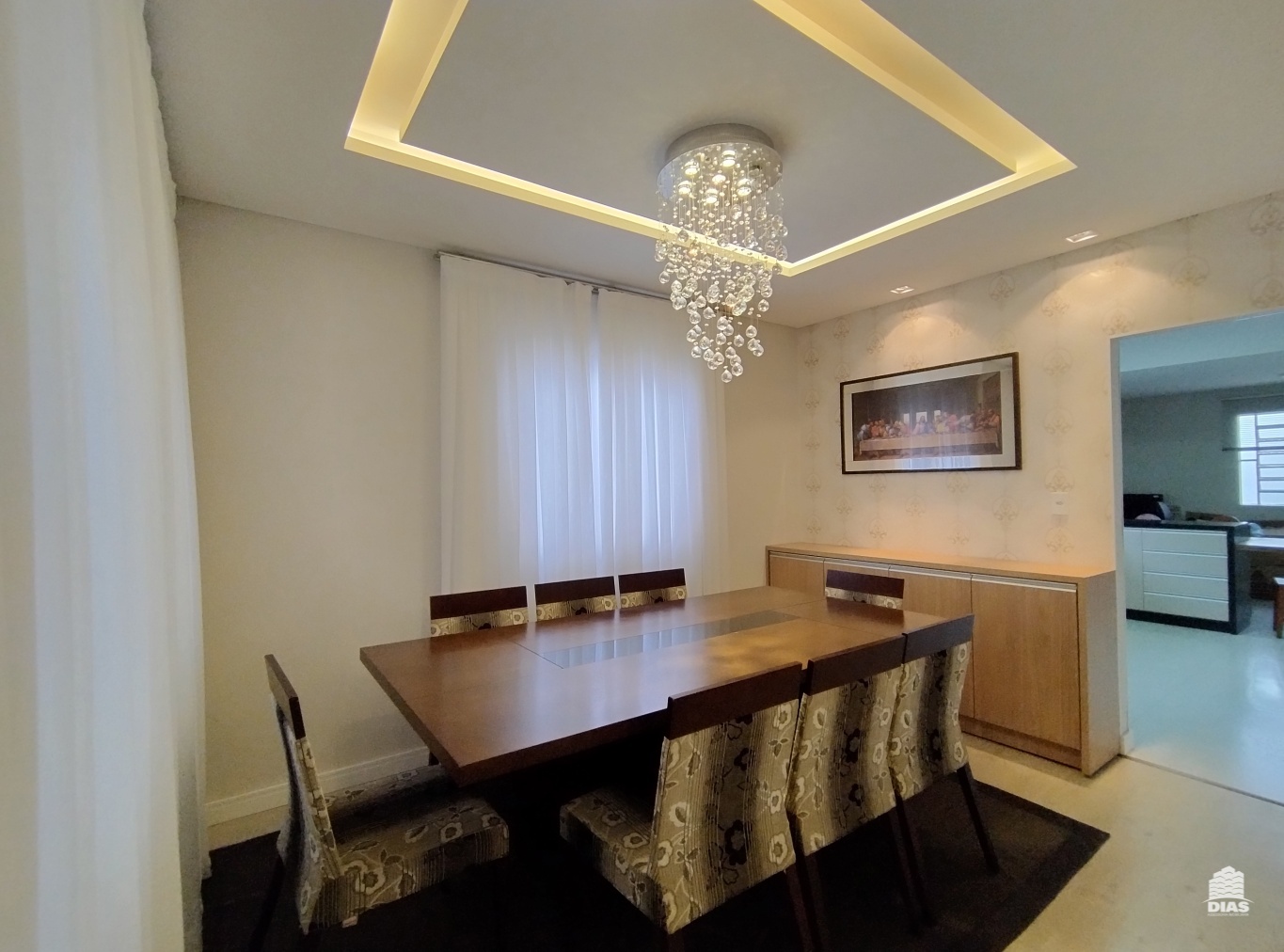 Se encante com esta belíssima residência no Centro de Rodeio! — foto 6