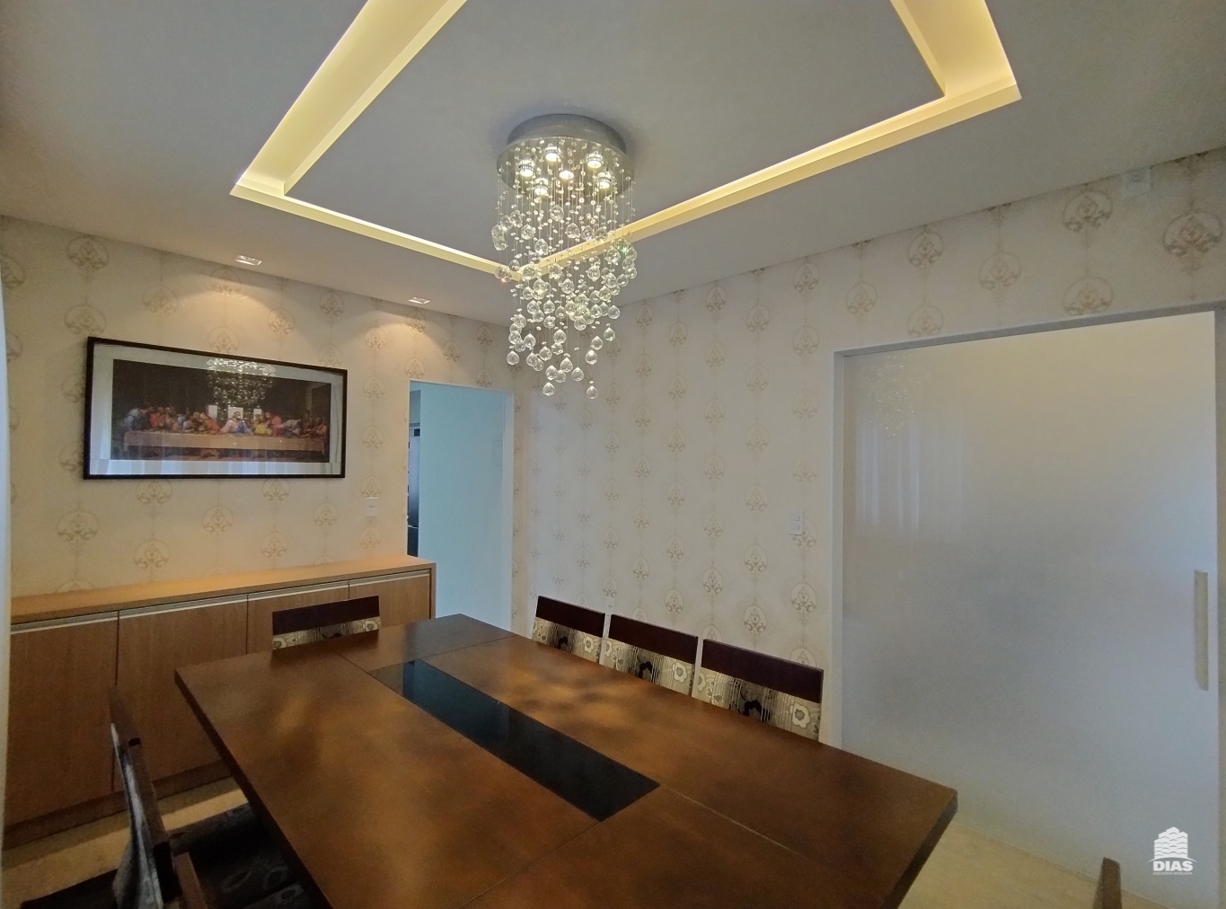 Se encante com esta belíssima residência no Centro de Rodeio! — foto 7