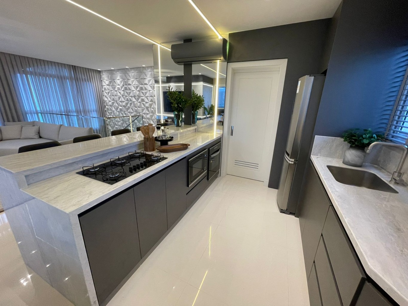 Cobertura Duplex em Balneário Camboriú - 3 suites - 4 vagas de garagem, 240,92mt - COD: 980 R$: 7.900.000,00 — foto 5