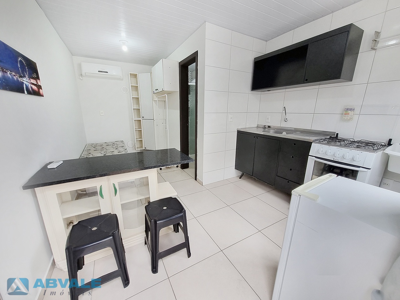 ALUGUEL SEM FIADOR - MOBILIADO quarto/sala - Bairro Fortaleza, — foto 2