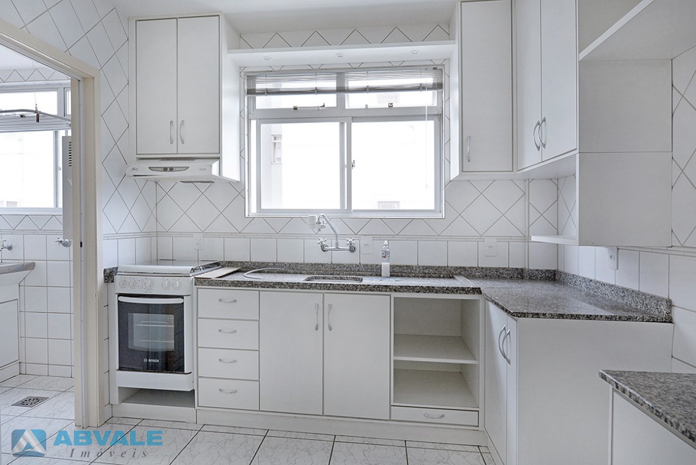 1 Suíte + 2 dormitórios com cozinha com armários com duas vagas de garagem a 2 Km do Centro — foto 6