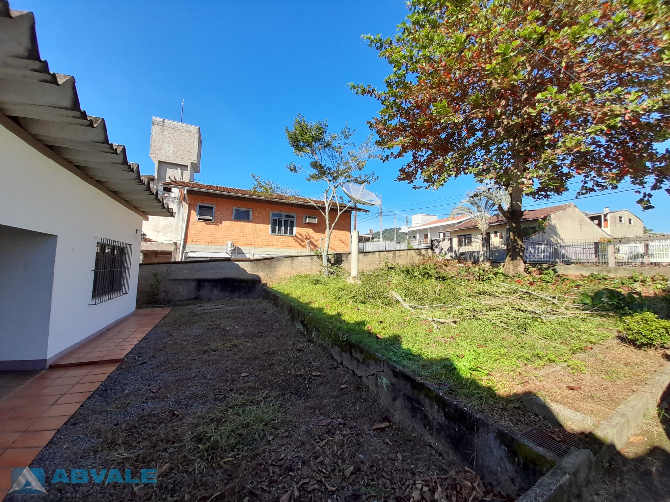 CASA C/ 3 DORMITÓRIOS NO BAIRRO VELHA CENTRAL - IMEDIAÇÕES OMINO HERING — foto 3