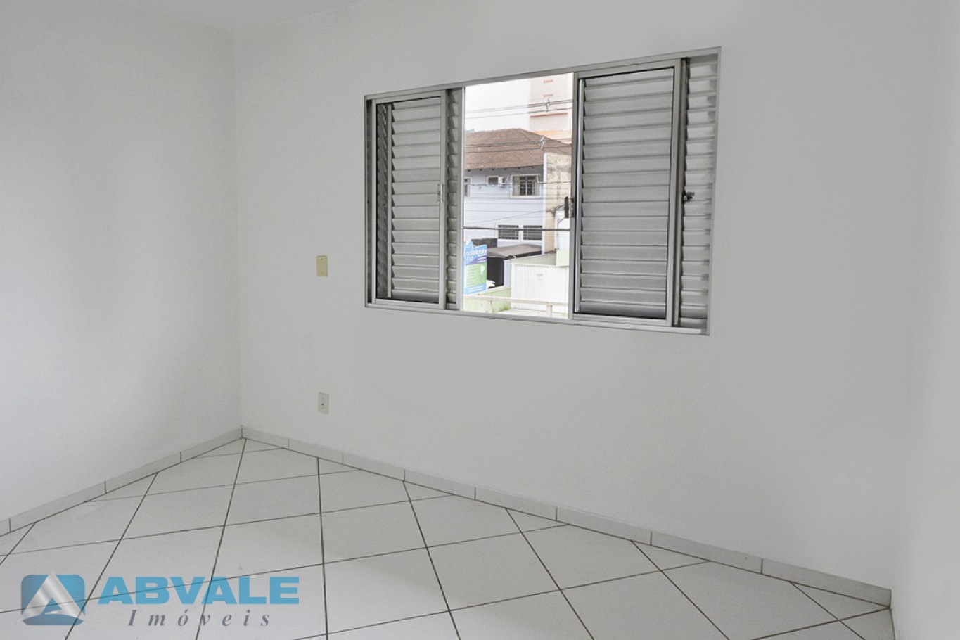 SALA COMERCIAL - Ideal para Clinicas, salão de beleza, escolas, escritórios - Localizada em Corredor de serviço privilegiado. — foto 5