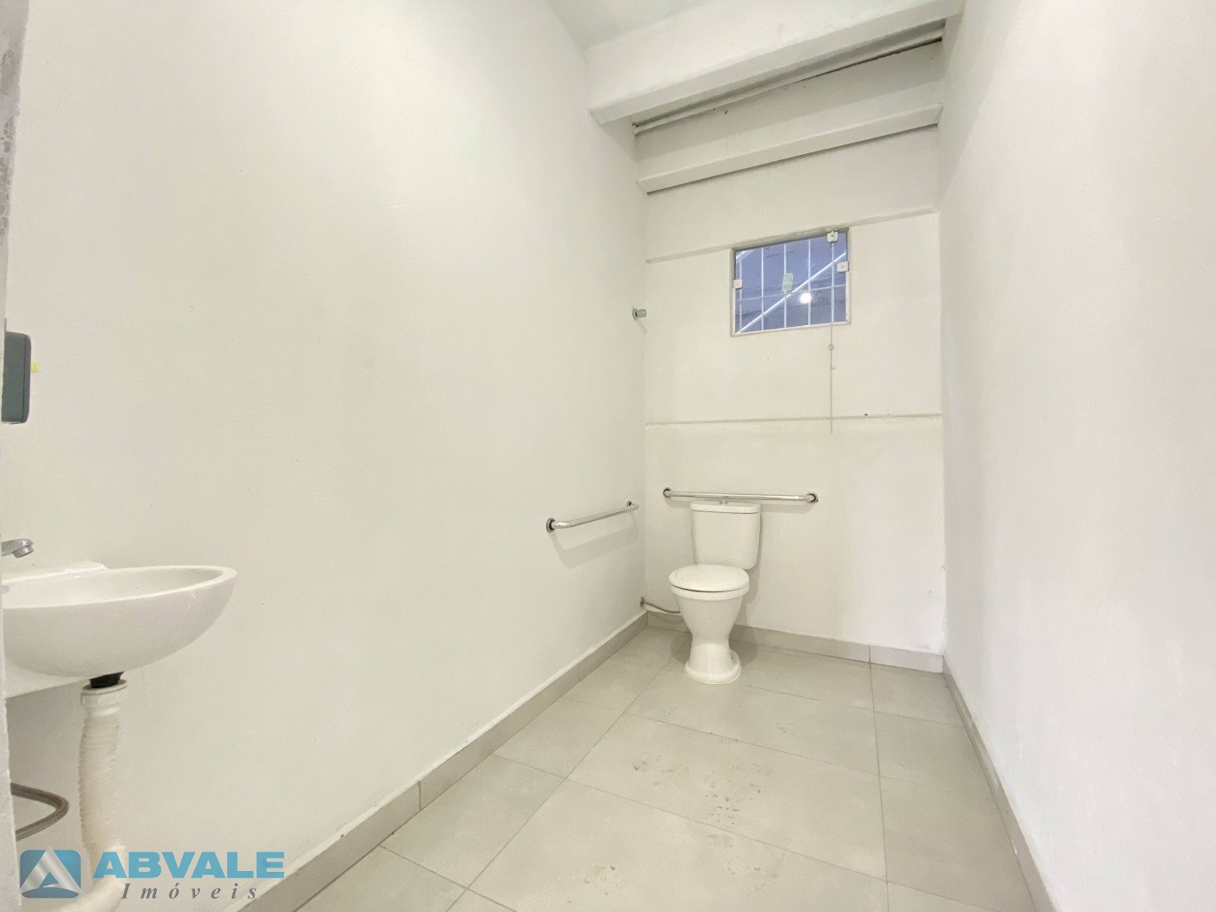 Galpão industrial/comercial de 307m, estacionamento amplo, bicicletário e espaço para guarita. Ideal para negócios diversos. — foto 7