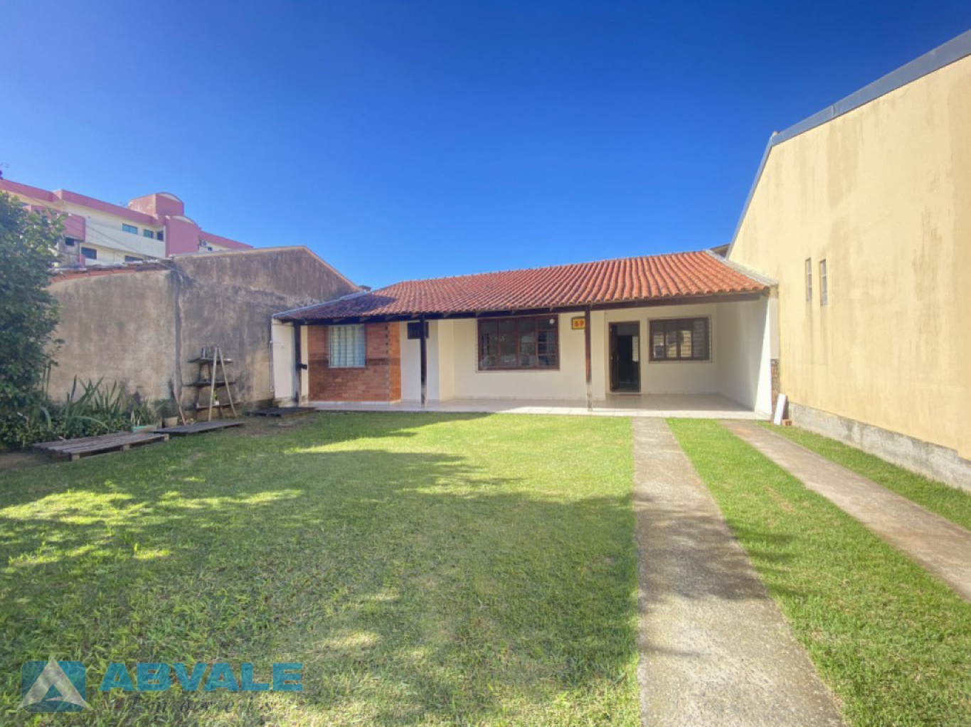 Casa de Alvenaria em Perequê, com 4 dormitórios e Garagem - foto 1