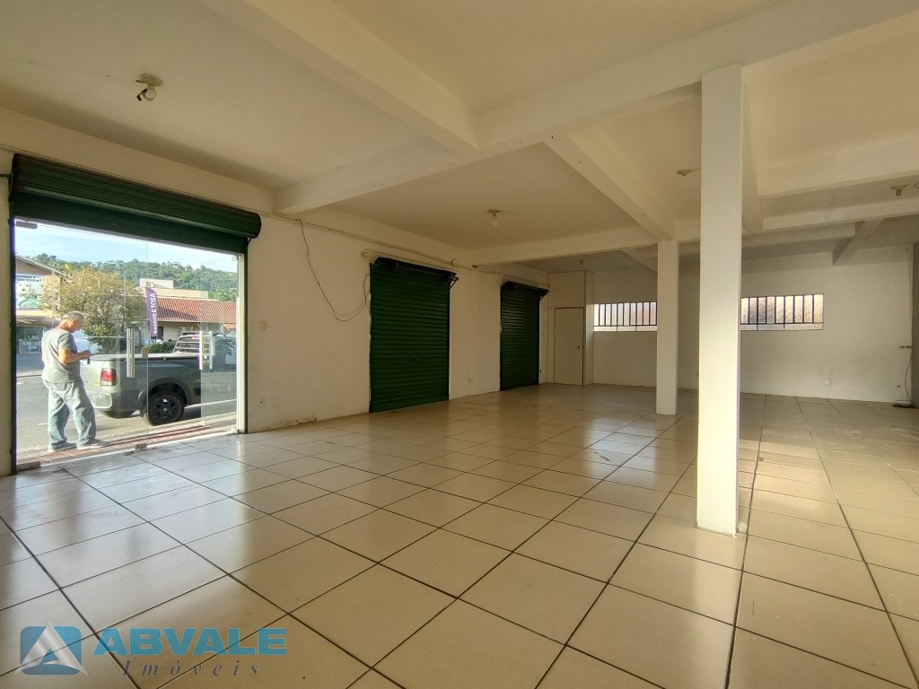 Aproximadamente 340m, tem essa ampla loja para locação na Rua General Osório - Blumenau/SC — foto 5