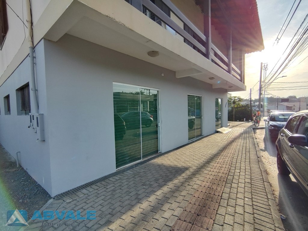 Aproximadamente 340m, tem essa ampla loja para locação na Rua General Osório - Blumenau/SC — foto 2