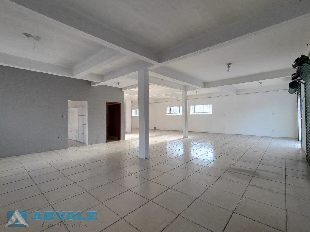 Aproximadamente 340m, tem essa ampla loja para locação na Rua General Osório - Blumenau/SC — foto 4