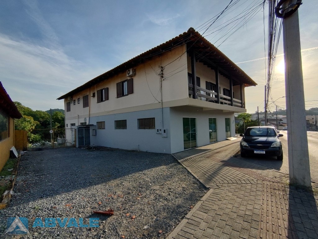 Aproximadamente 340m, tem essa ampla loja para locação na Rua General Osório - Blumenau/SC - foto 1
