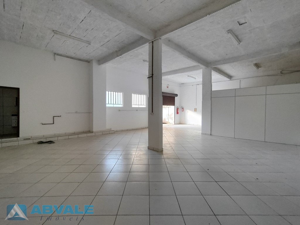 Aproximadamente 130m, esse depósito para locação na Rua Frei Estanislau Schaette - Blumenau/SC — foto 4