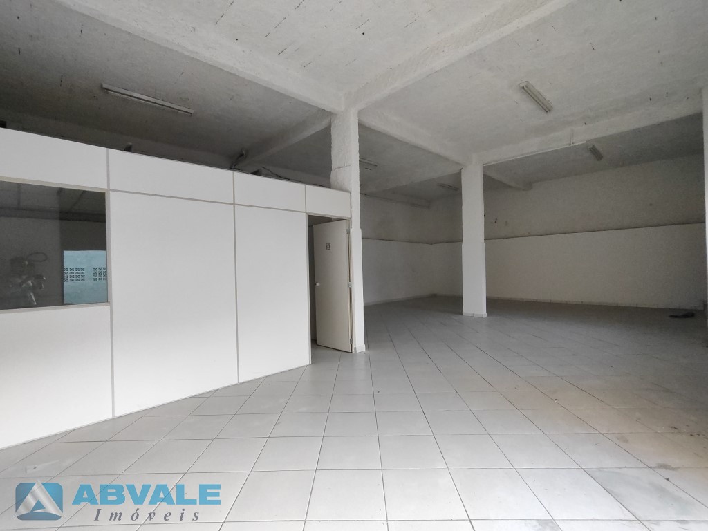 Aproximadamente 130m, esse depósito para locação na Rua Frei Estanislau Schaette - Blumenau/SC — foto 2
