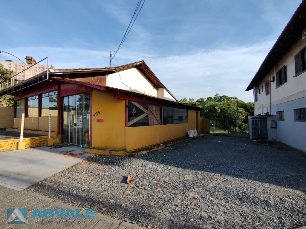 Aproximadamente 3.936m, terreno com opção de escritório para locação na Rua General Osório - Blumenau/SC — foto 3