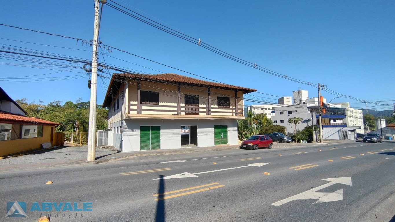 Aproximadamente 120m, tem esse amplo apartamento para locação na Rua General Osório - Blumenau/SC - foto 1