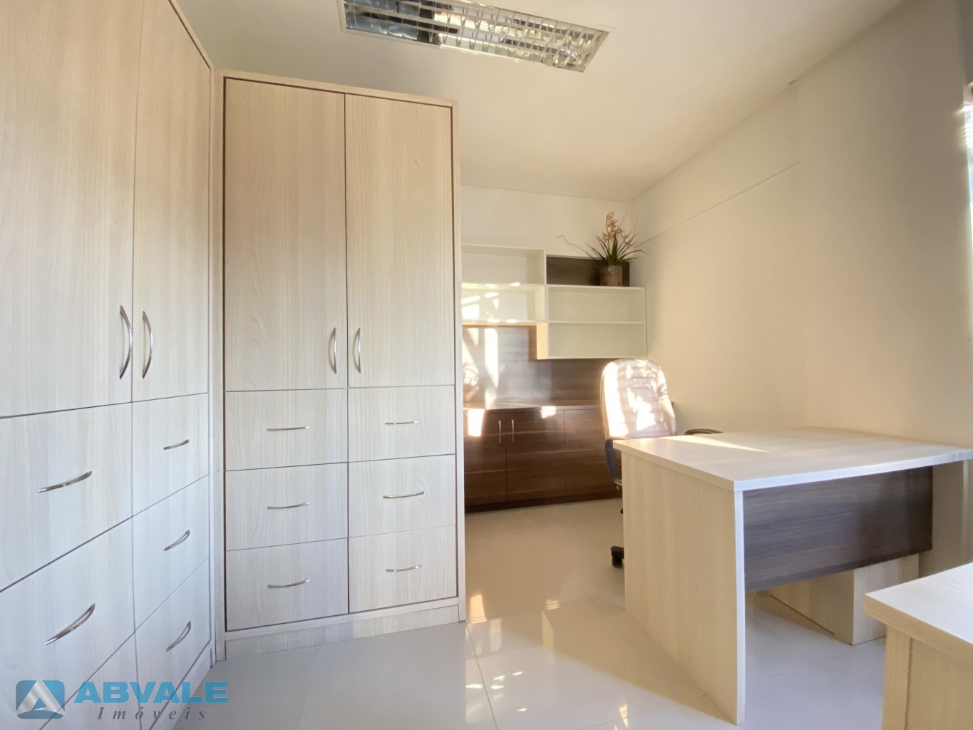 Sala comercial mobiliada e com garagem privativa para alugar no Centro de Blumenau, no Condomínio Centro Empresarial Classic — foto 7