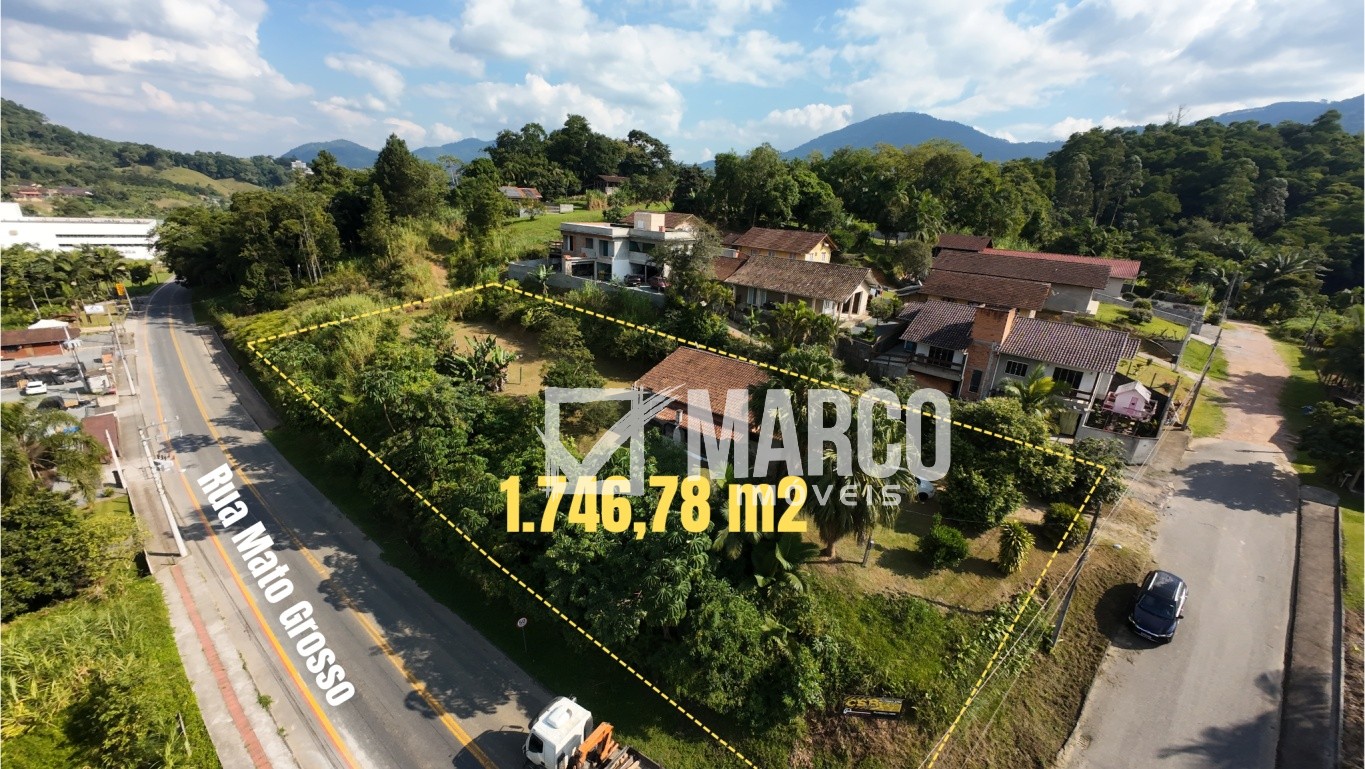 Terreno Amplo com Casa de 3 Quartos no Centro de Pomerode - foto 1