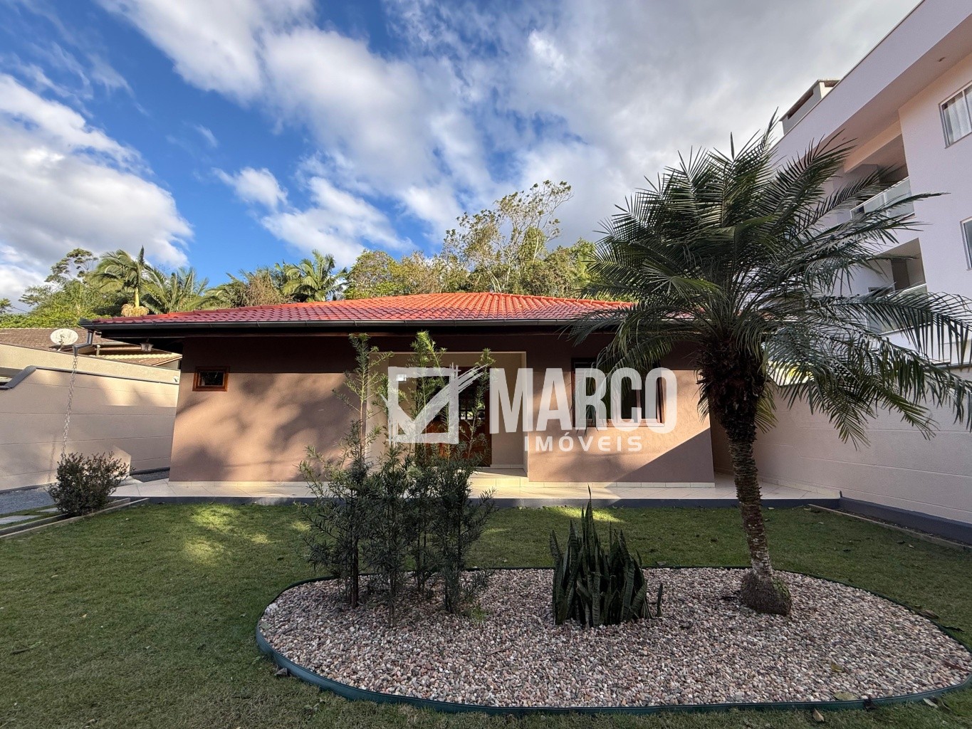 Casa com amplo quintal no Ribeirão Areia - foto 1