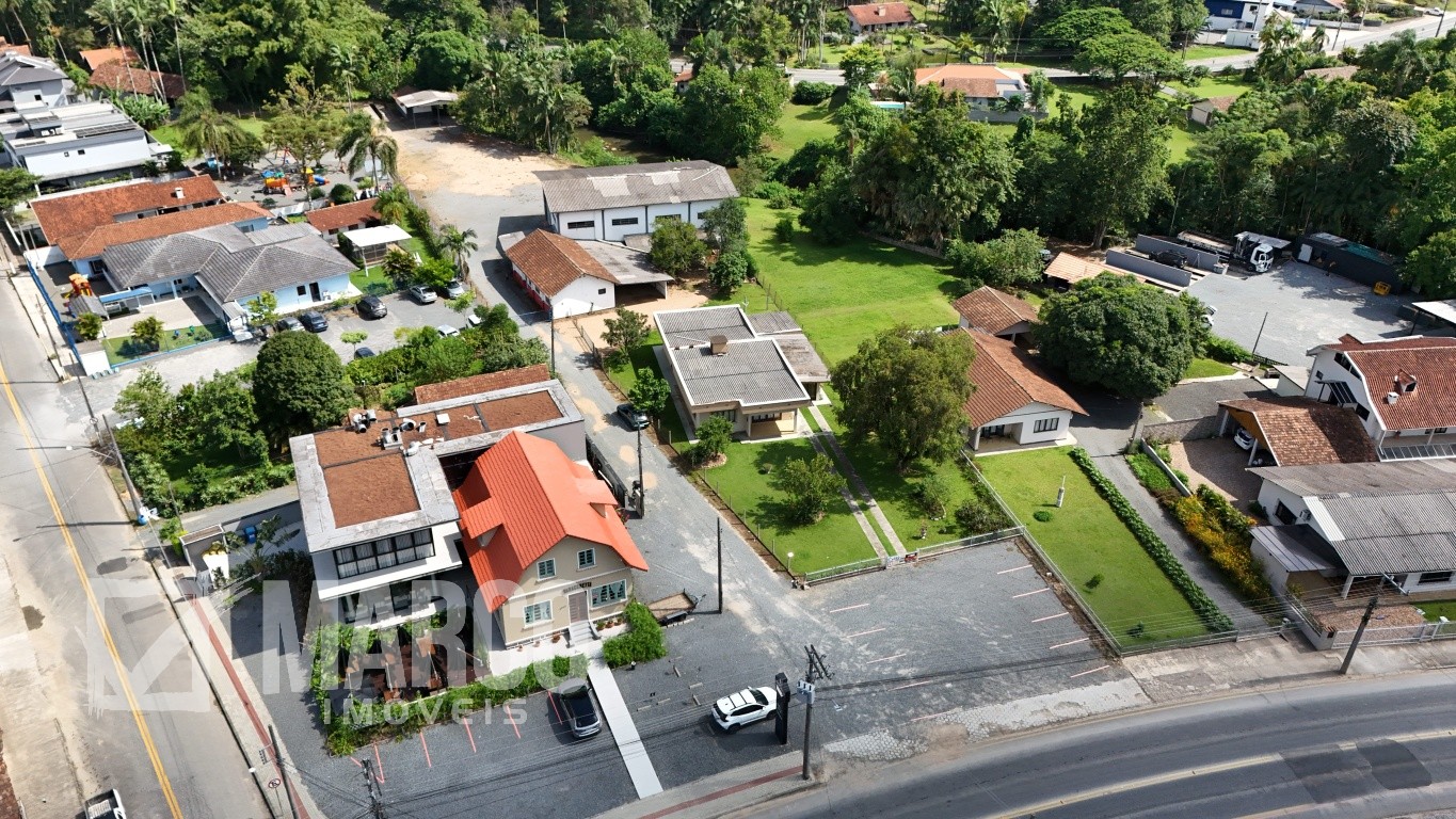 Casa e galpão em terreno de 3.659,80m — foto 2
