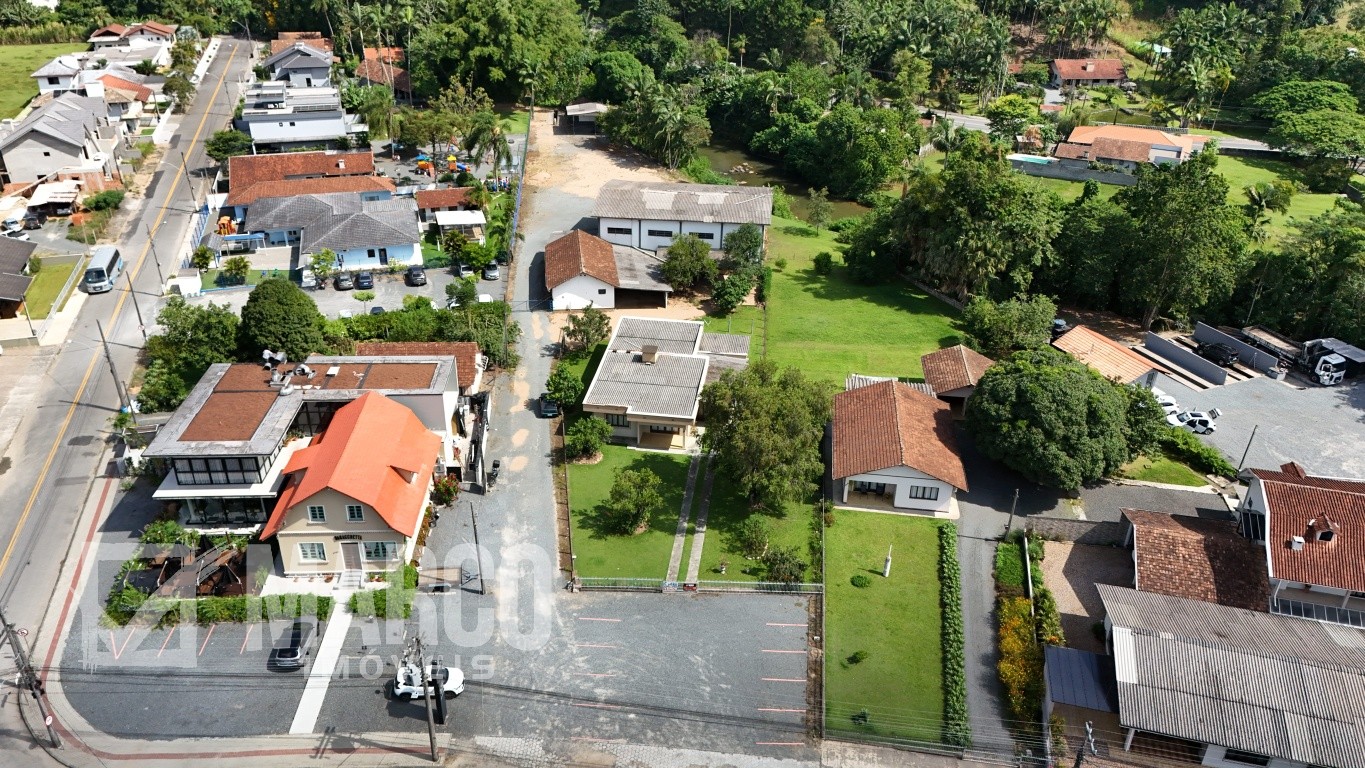 Casa e galpão em terreno de 3.659,80m - foto 1