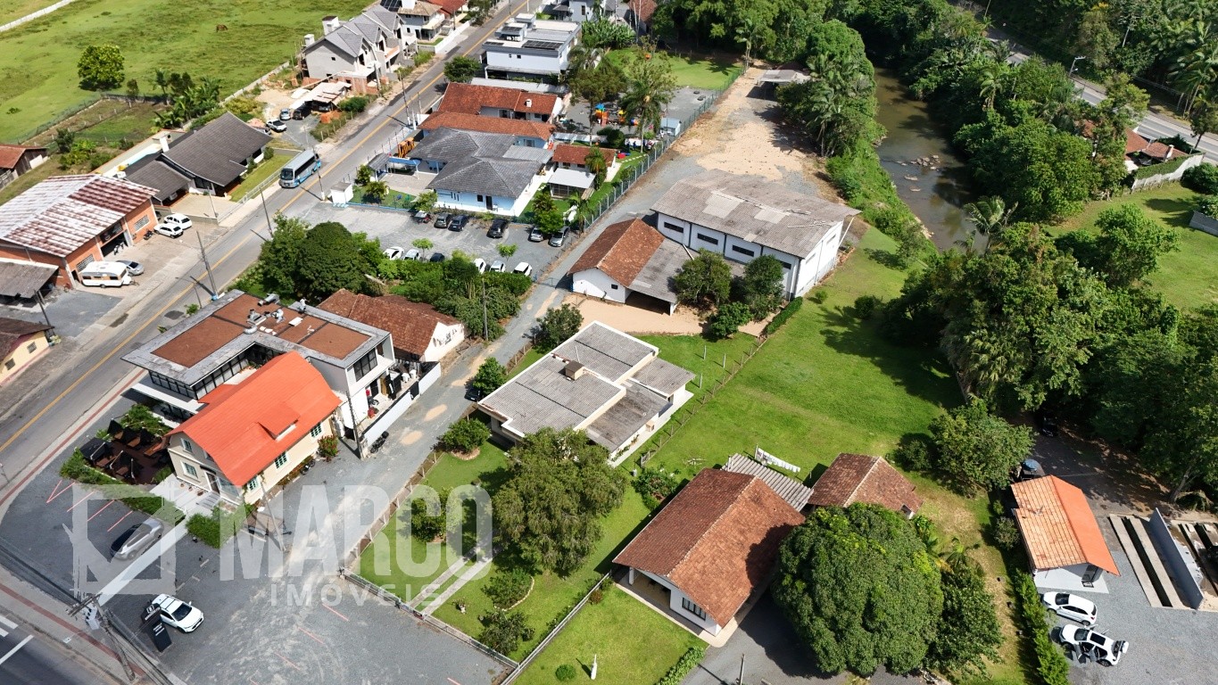 Casa e galpão em terreno de 3.659,80m — foto 3