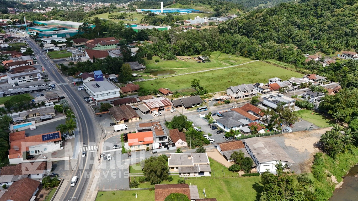 Casa e galpão em terreno de 3.659,80m — foto 4