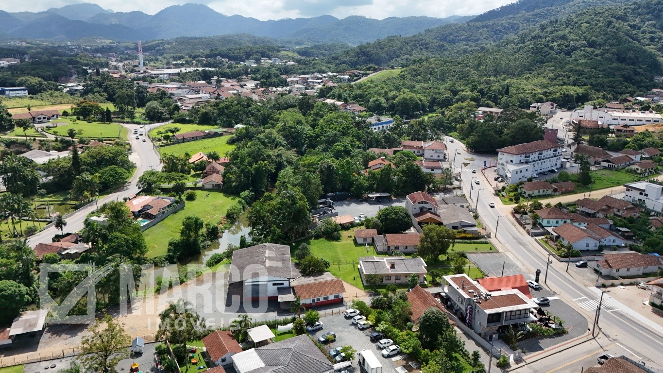 Casa e galpão em terreno de 3.659,80m — foto 6