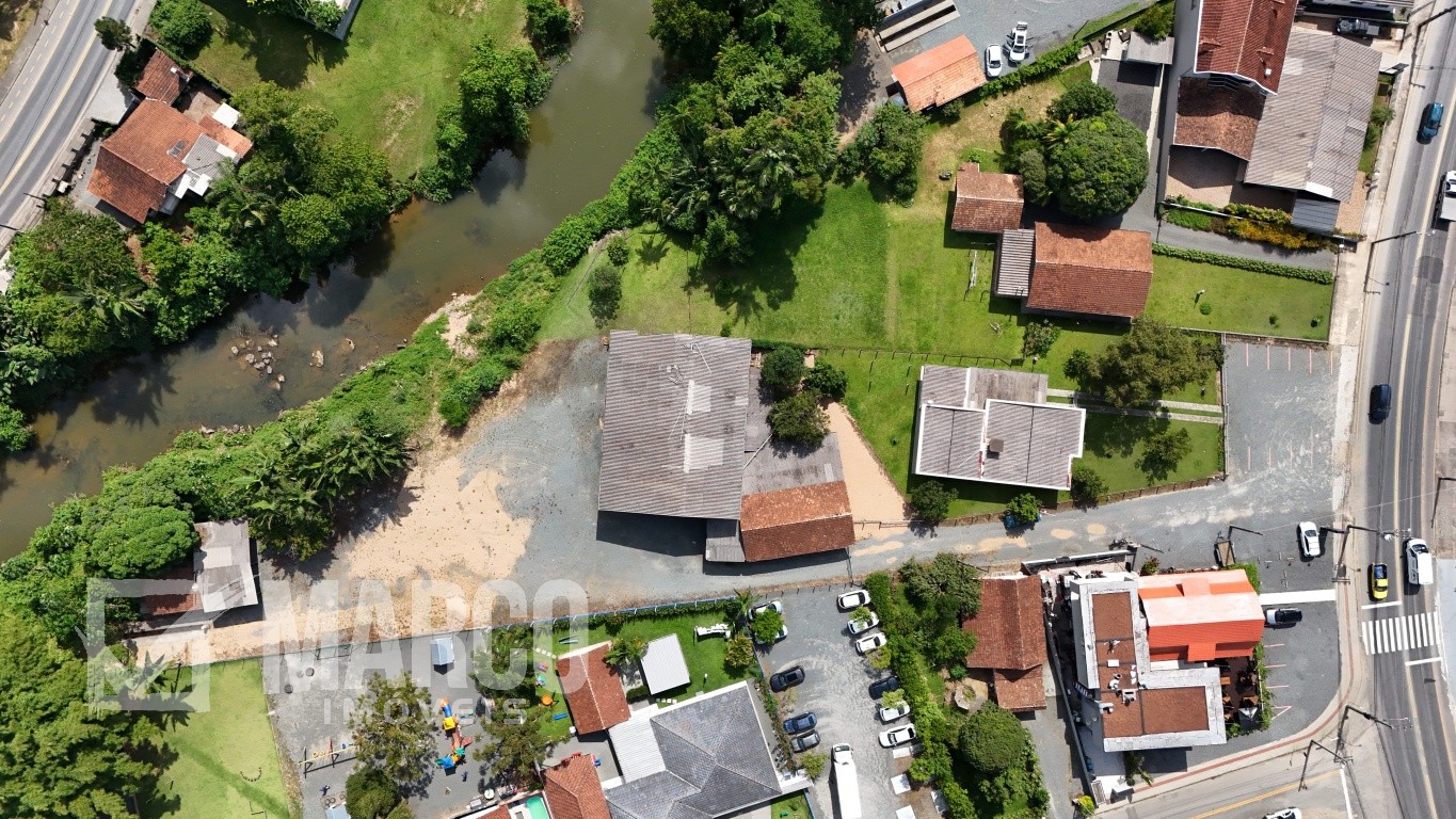 Casa e galpão em terreno de 3.659,80m — foto 7