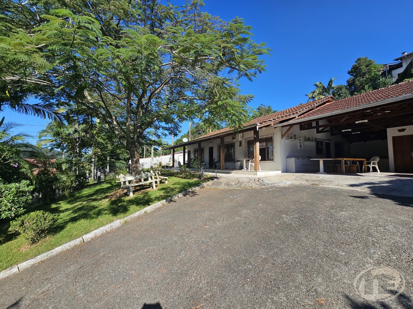 CASA COM AMPLO TERRENO - BAIRRO BELA VISTA. - foto 1