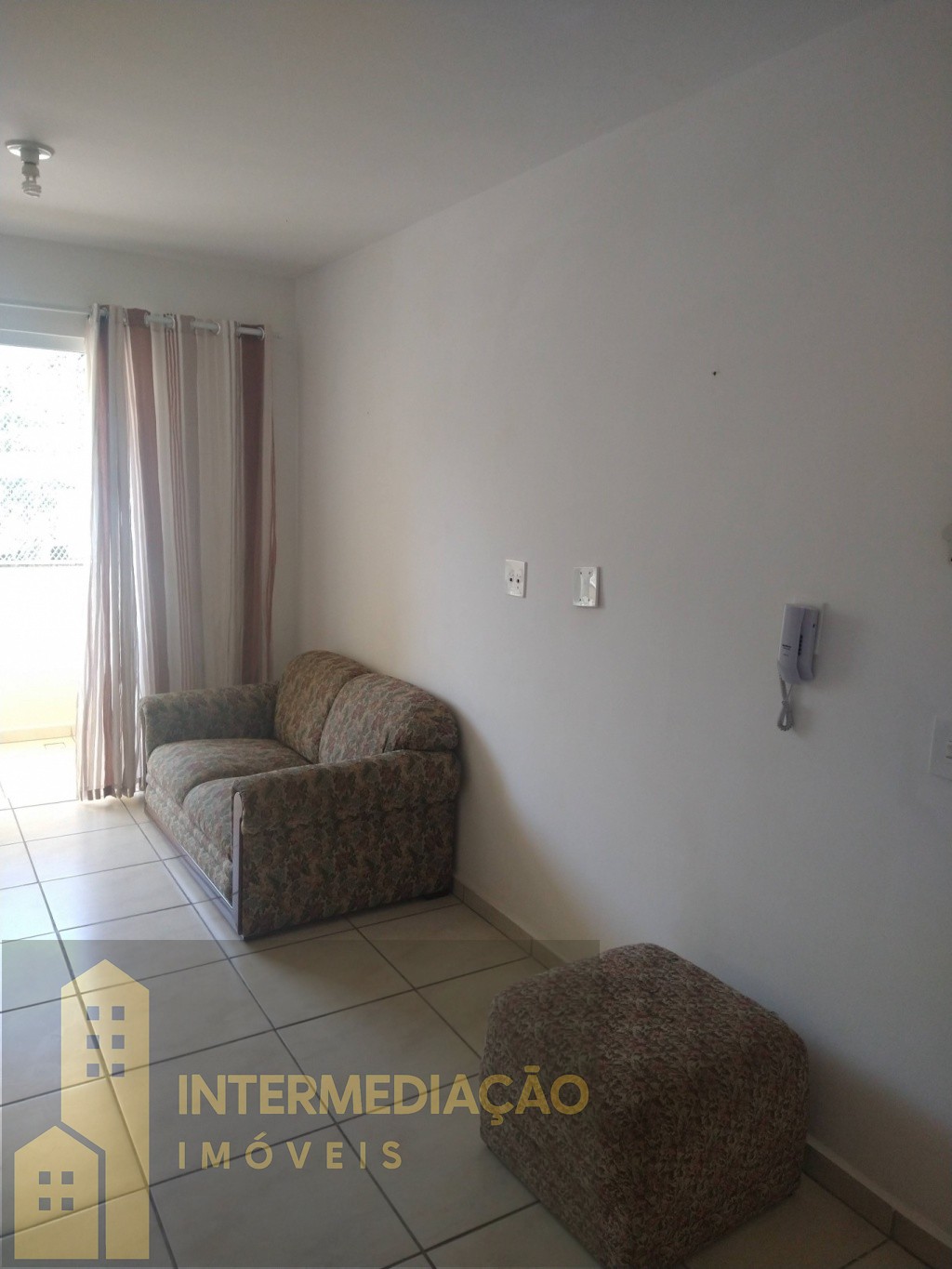 Apartamento com 02 quartos, sacada c/churrasqueira, bwc, cozinha, sala, área de serviço, mobiliado — foto 6