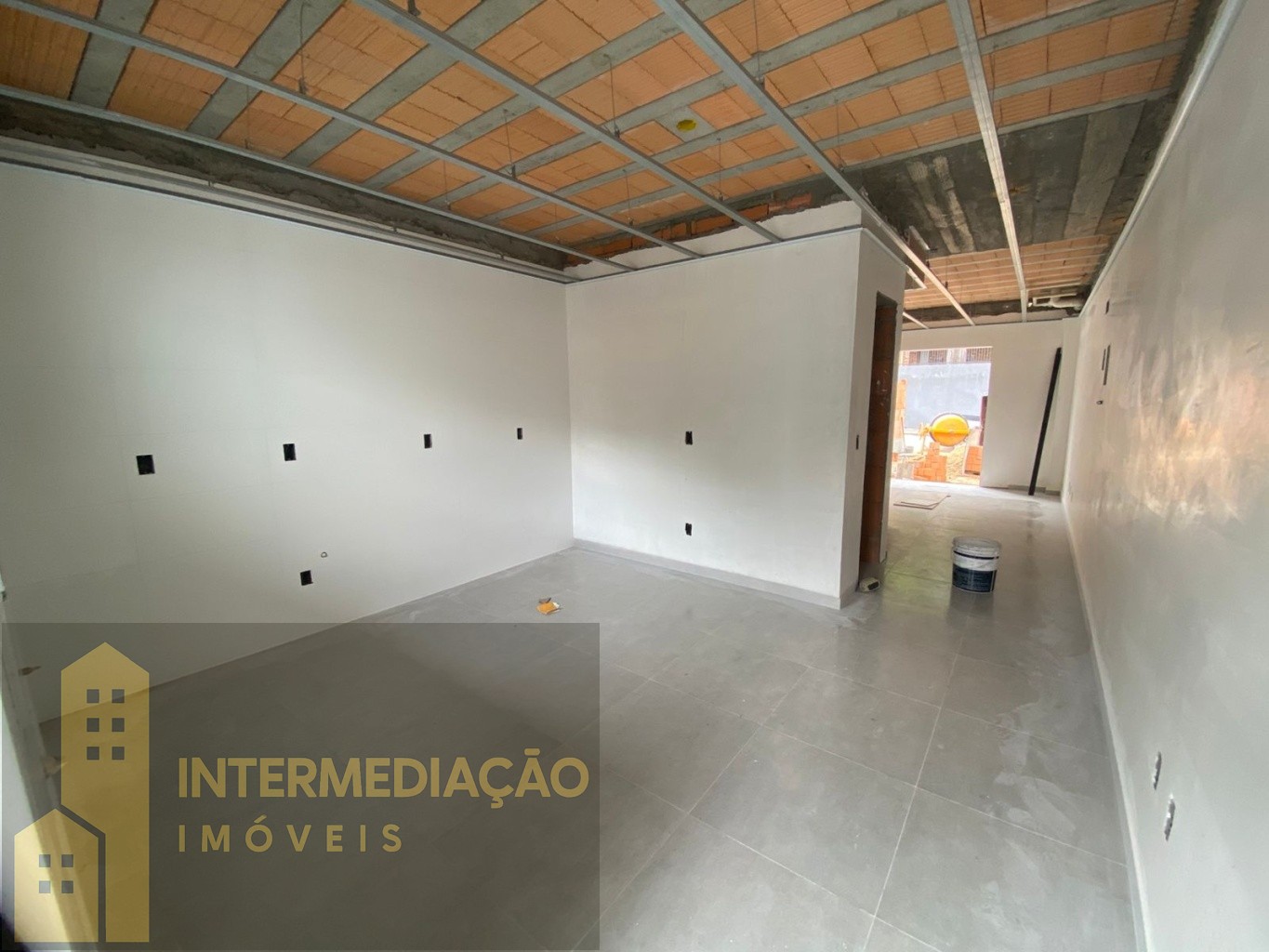 SOBRADOS NOVOS EM FASE FINAL DE CONSTRUÇÃO NO BAIRRO TRIBESS — foto 2