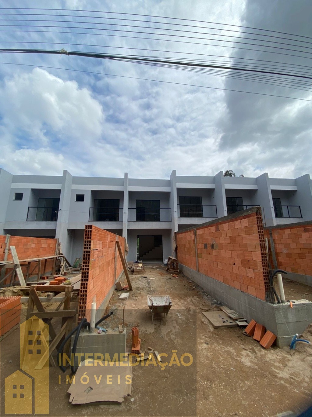 SOBRADOS NOVOS EM FASE FINAL DE CONSTRUÇÃO NO BAIRRO TRIBESS — foto 4