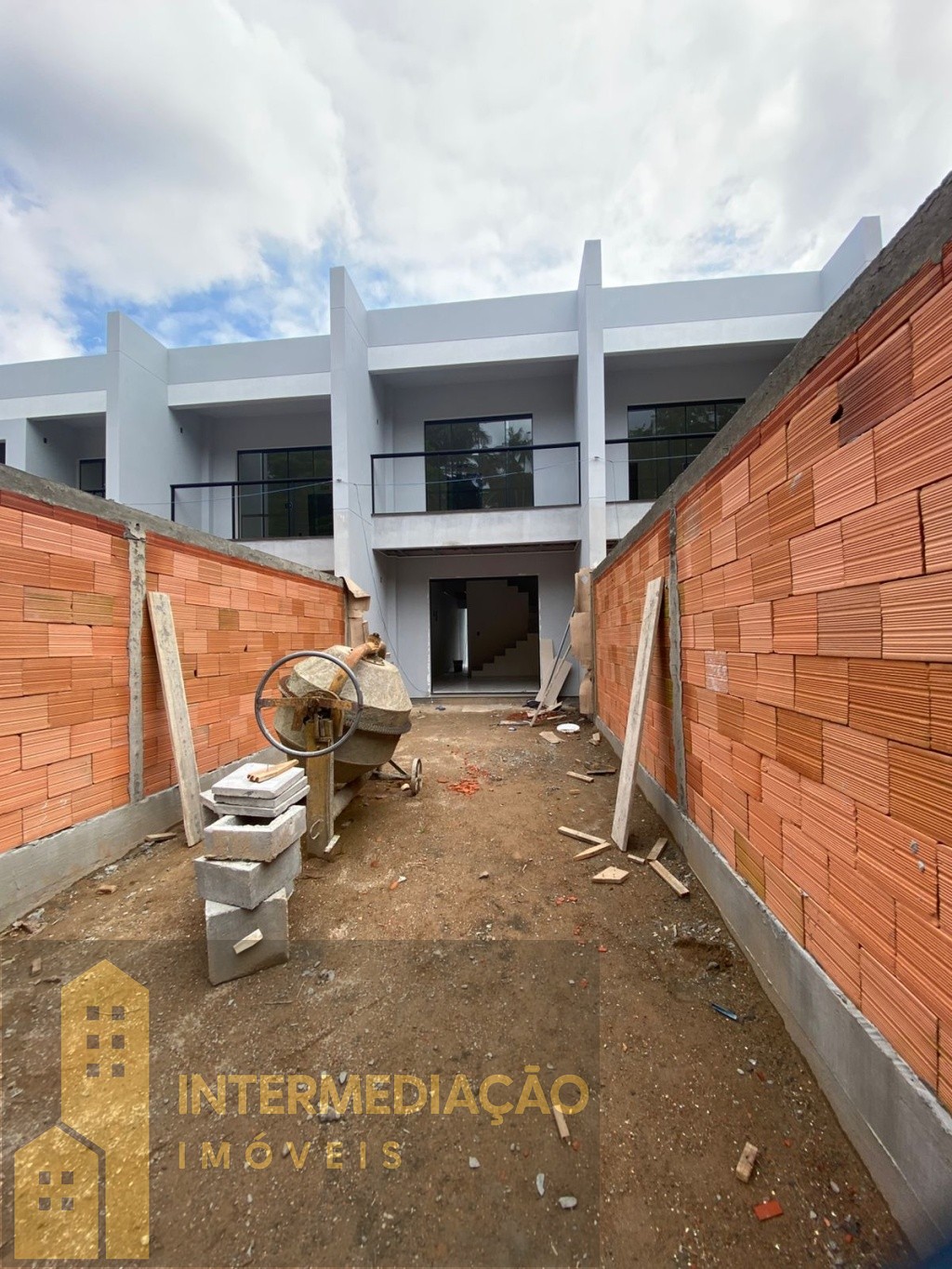 SOBRADOS NOVOS EM FASE FINAL DE CONSTRUÇÃO NO BAIRRO TRIBESS — foto 5
