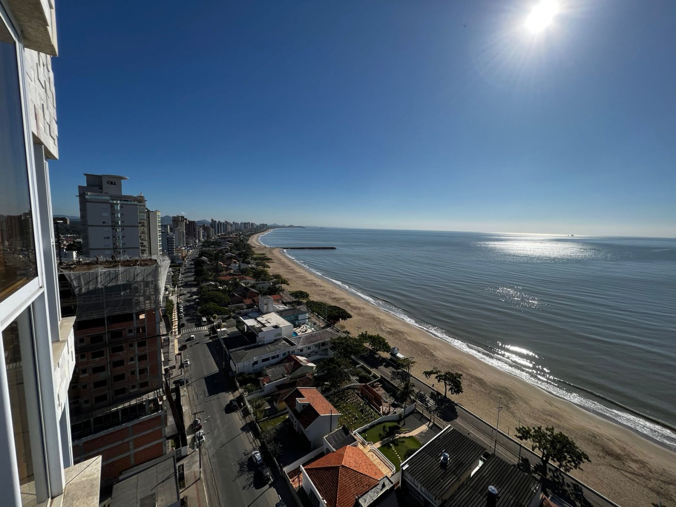 Apartamento com 3 suítes e 3 vagas com vista mar no Centro de Piçarras - foto 1