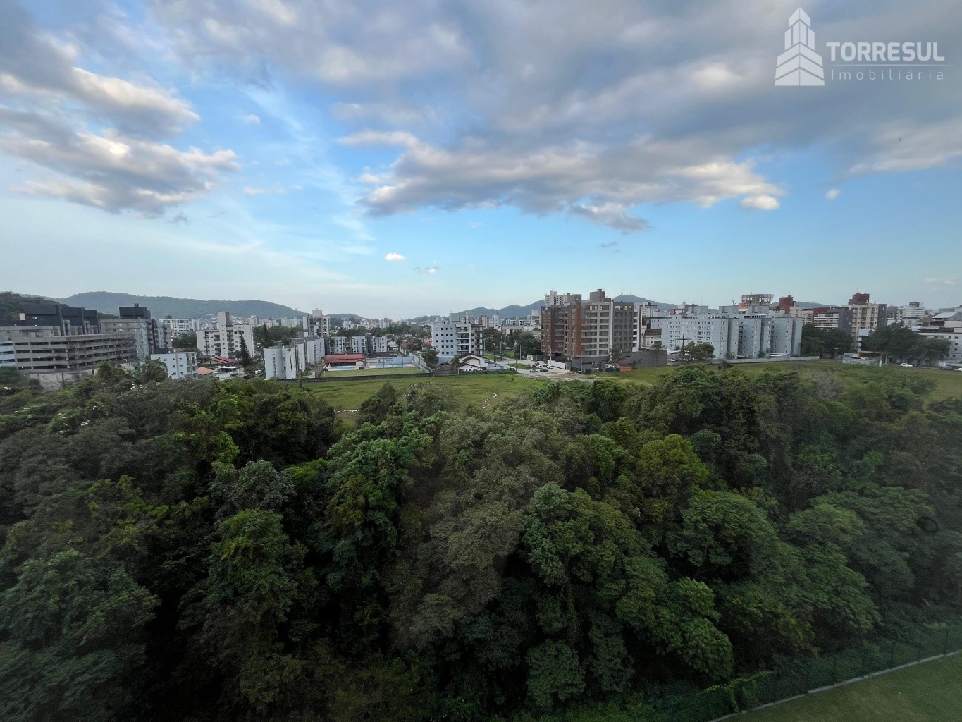 Linda vista com sol da manhã
