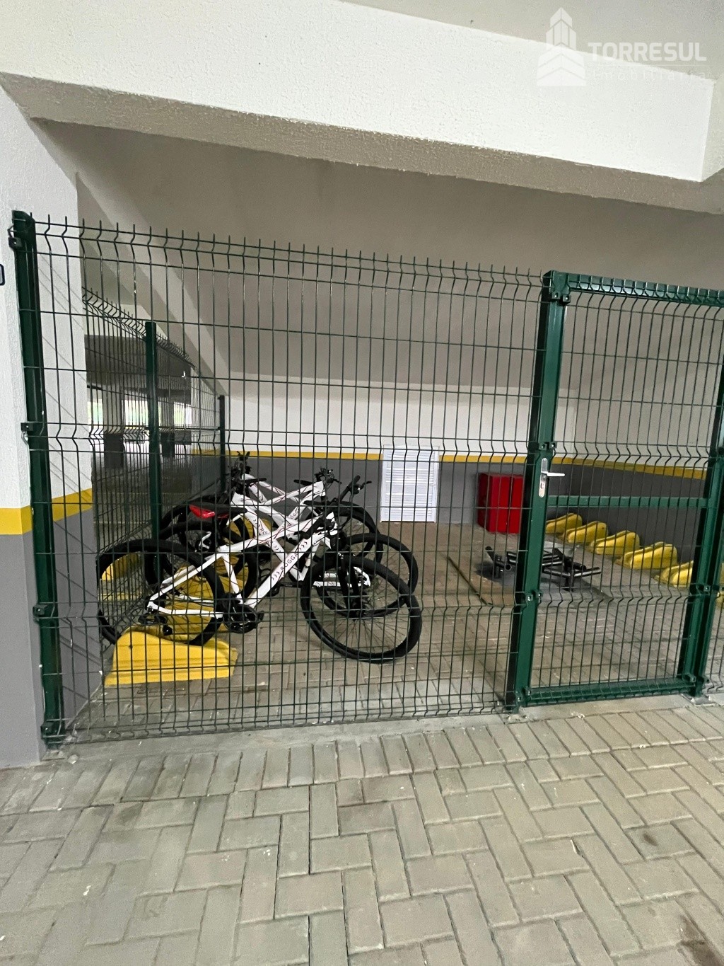 Bicicletário coberto