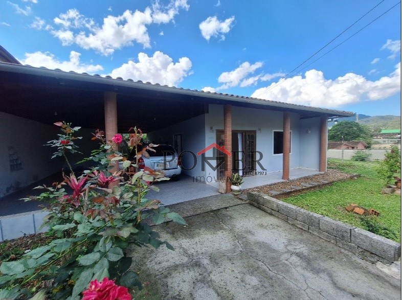 Casa bem localizada, e amplo terreno - Praticidade e muito espaço, próximo ao centro da cidade, 178,00m de área construída, em amplo terreno de 1.175,00m. - foto 1